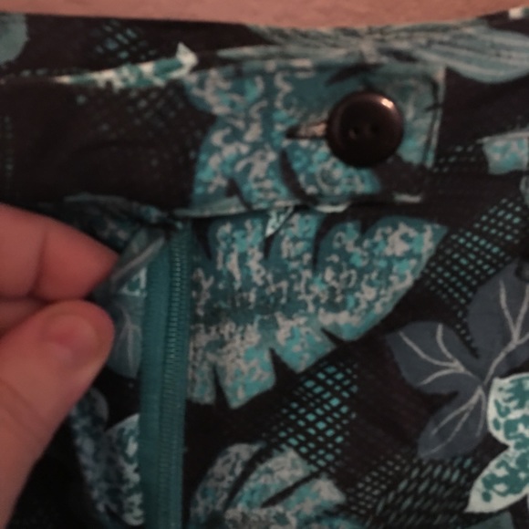 Sag Harbor floral stretch capris NWOT 8 - Picture 4 of 6